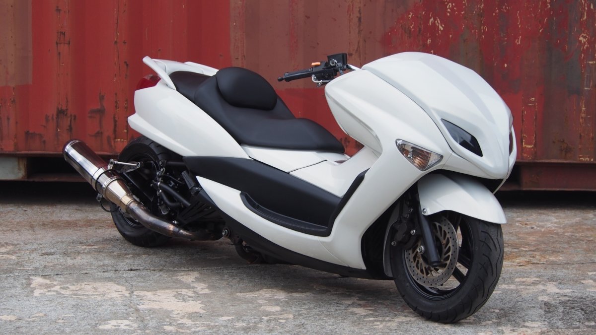 画像2: 4D9マジェスティ250(SG20J) VOGUEエアロ　300ロンホイローダウンカスタム (2)