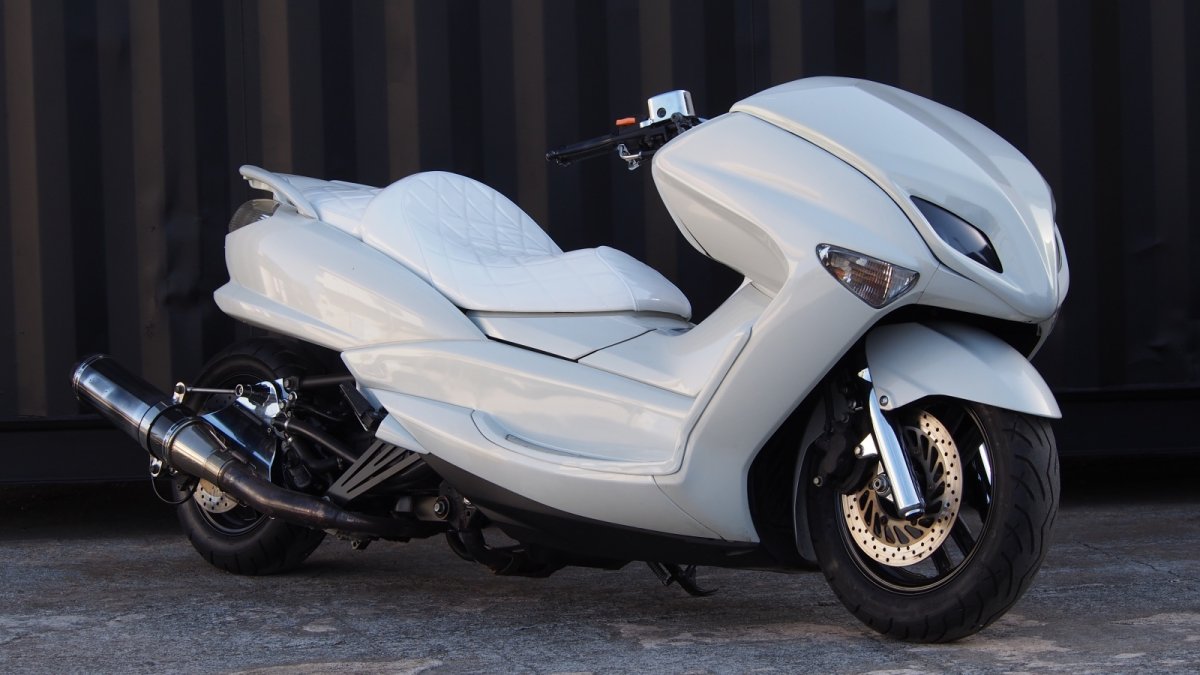 画像1: 4D9マジェスティ250(SG20J) VOGUEエアロ　ホワイトロンホイカスタム (1)