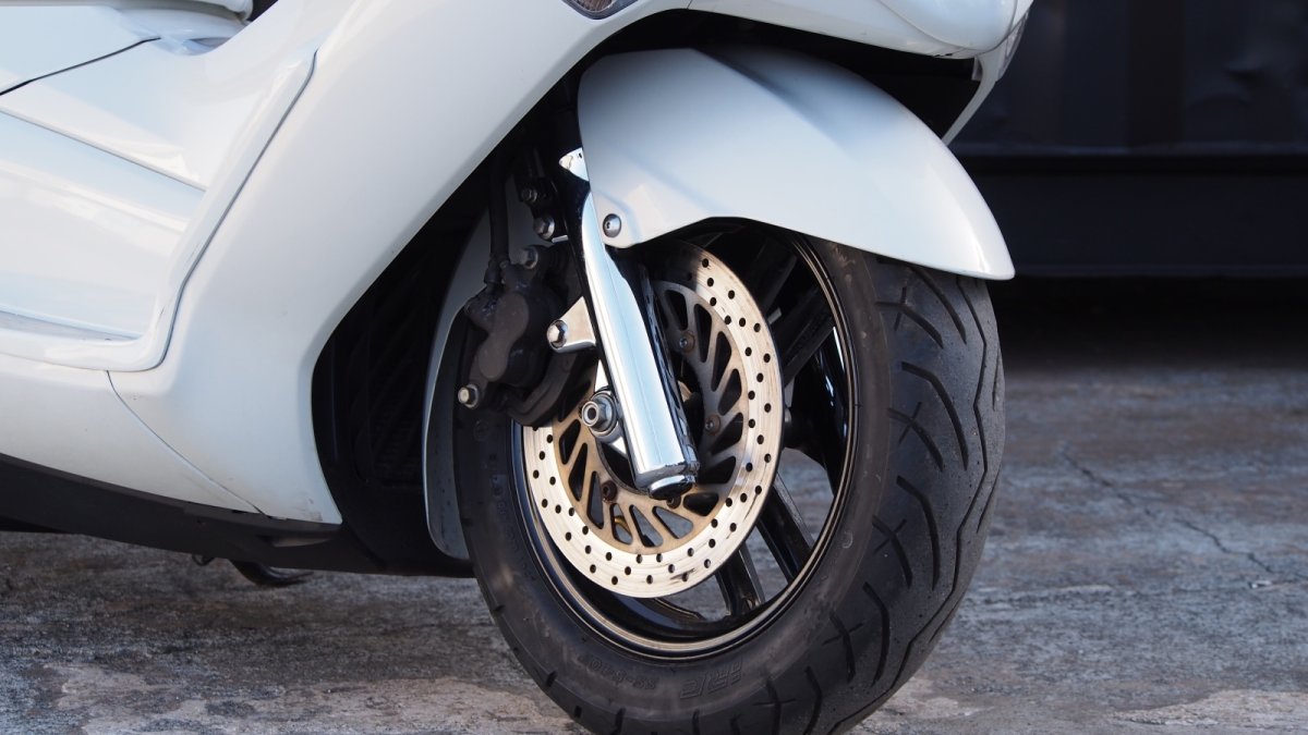 画像8: 4D9マジェスティ250(SG20J) VOGUEエアロ　ホワイトロンホイカスタム (8)