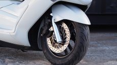 画像8: 4D9マジェスティ250(SG20J) VOGUEエアロ　ホワイトロンホイカスタム (8)