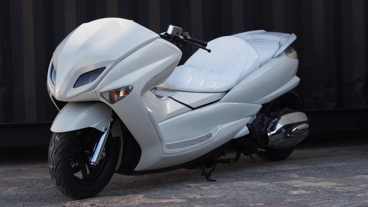 画像2: 4D9マジェスティ250(SG20J) VOGUEエアロ　ホワイトロンホイカスタム (2)