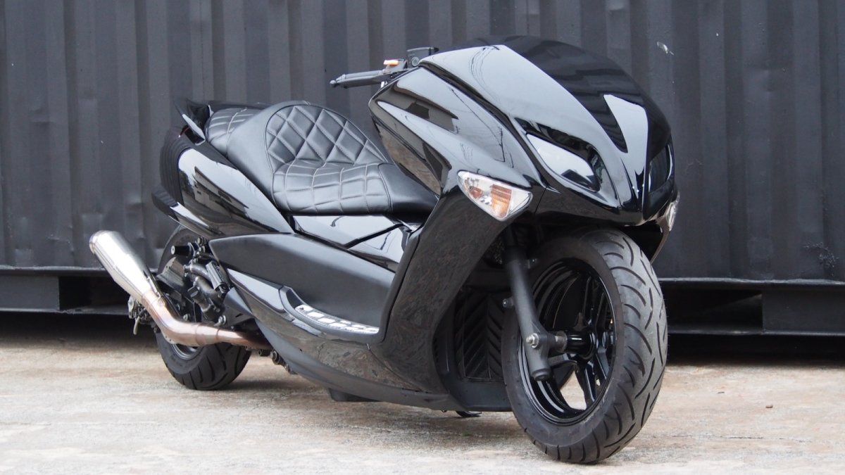 画像2: 4D9 マジェスティ　後期　VOGUEエアロ　 LOTAUS300ロンホイ 　ブラックカスタム (2)