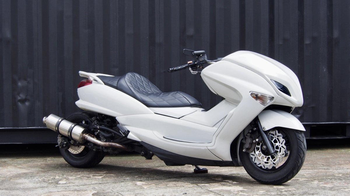 画像1: 4D9マジェスティ250(SG20J) VOGUEエアロ　300ロンホイカスタム　ホワイト＆ブラック (1)